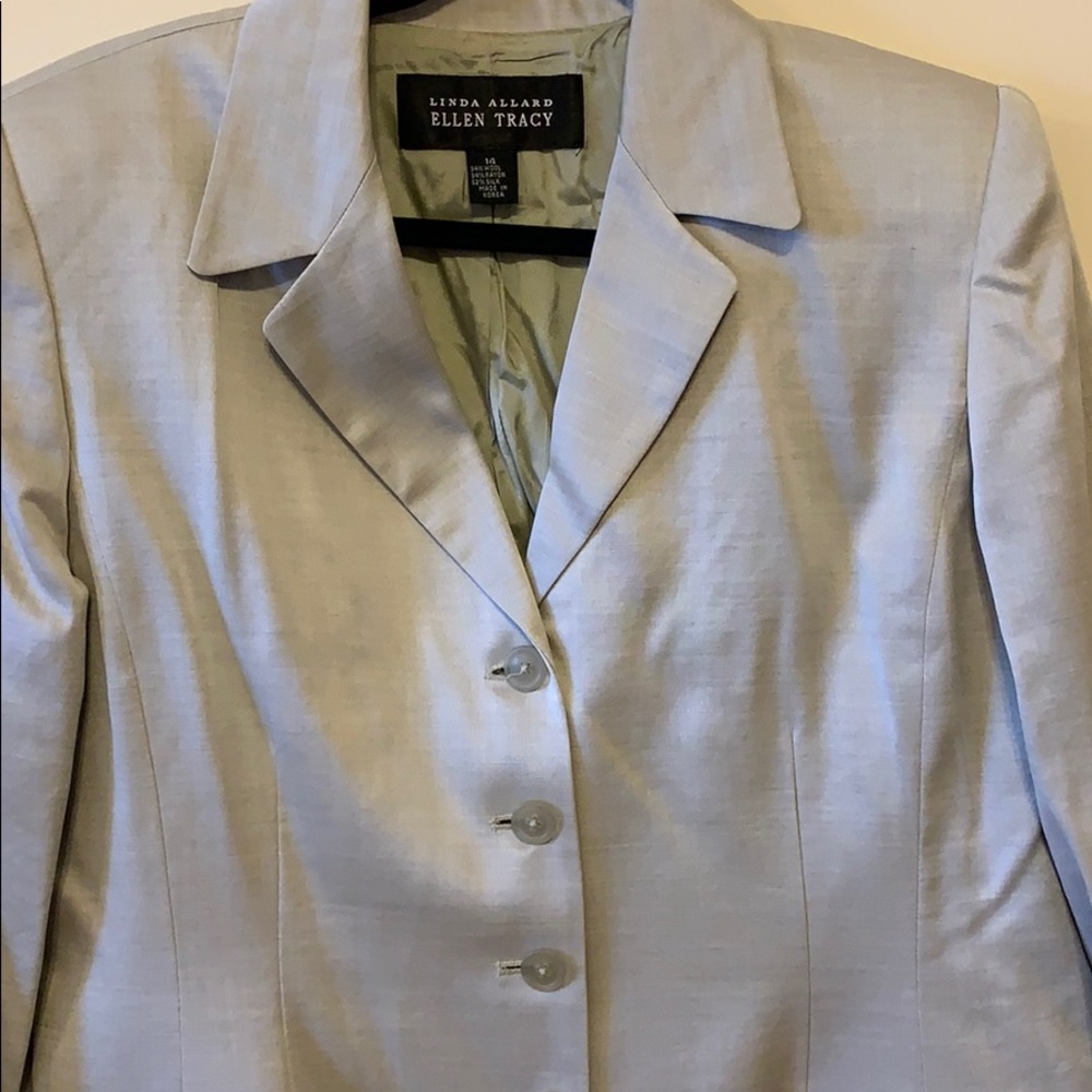 Clothes - Picture 2 of 12